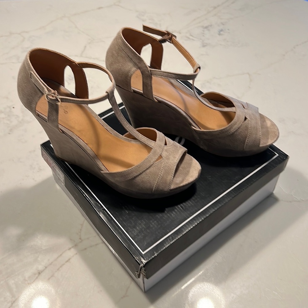 Cute, neutral wedges for Easter!